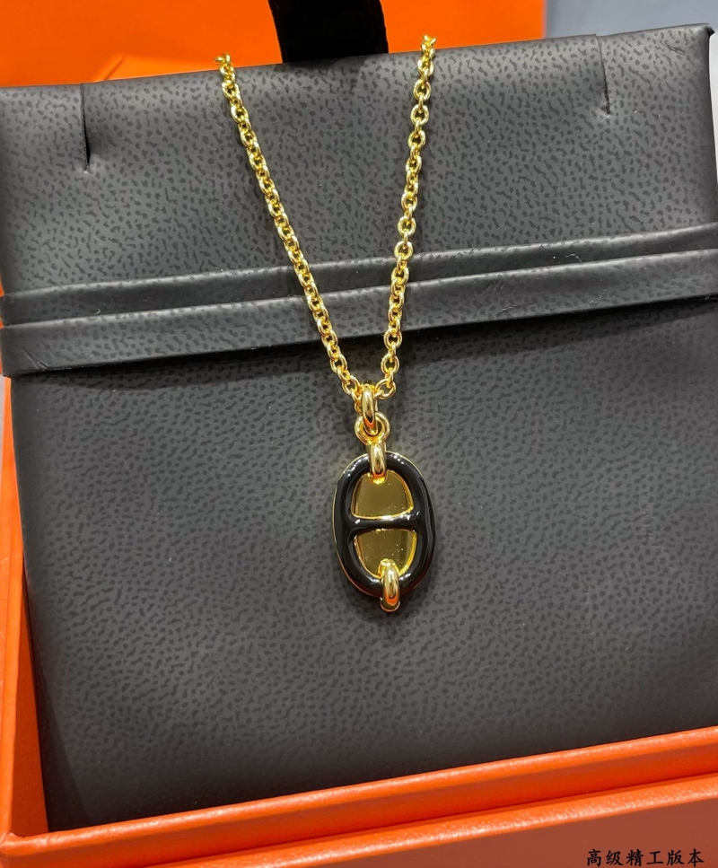 H**me5 necklaces